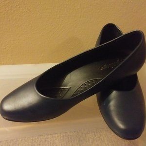 Women's 1-inch heel pumps, 9W, by Angel Steps